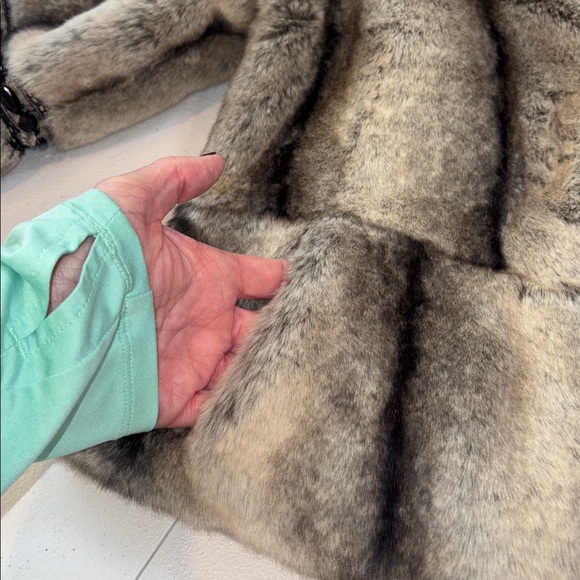 Terry Lewis Classic Luxuries Faux Fur 3/4 Sleeve Swing Coat - Medium - Picture 11 of 11